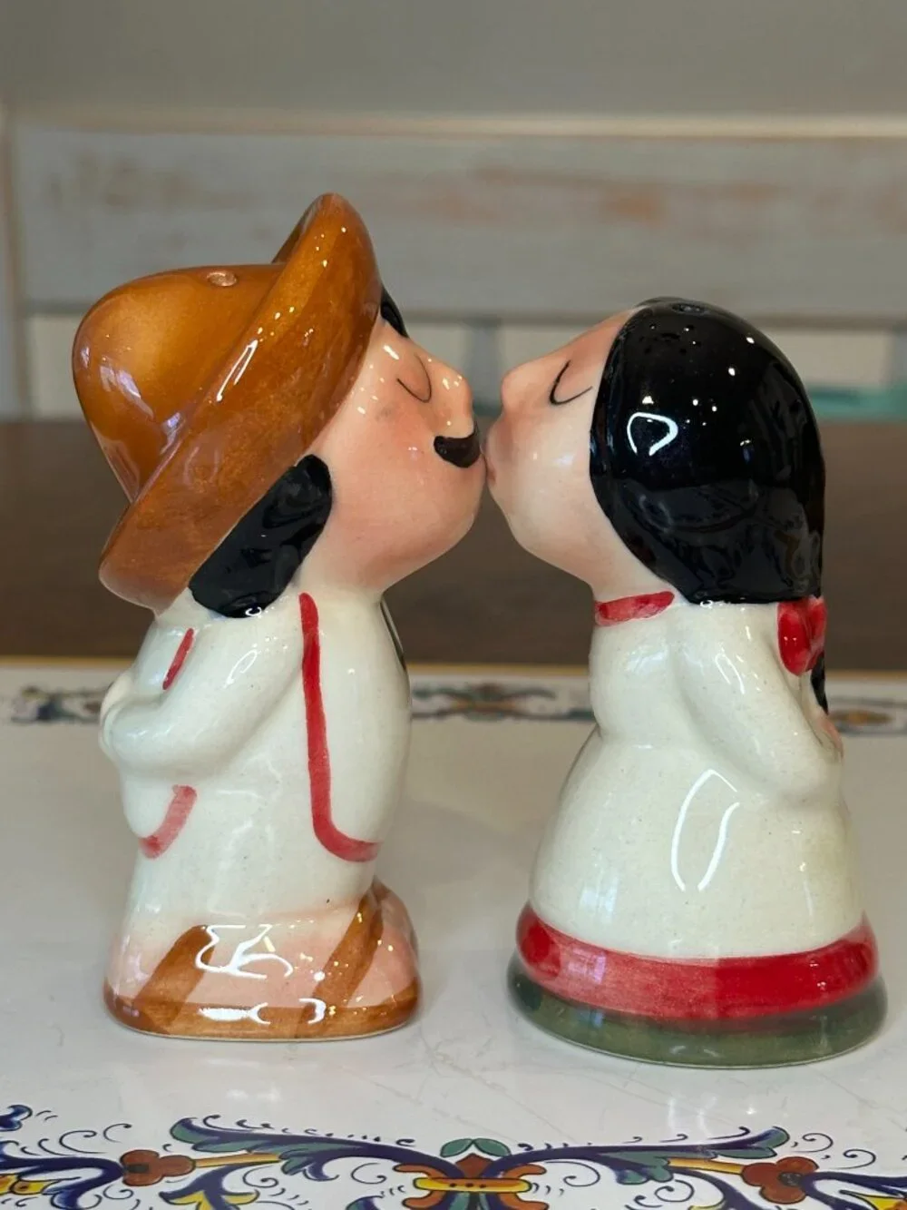 vintage ceramic kissing couple salt and pepper shakers